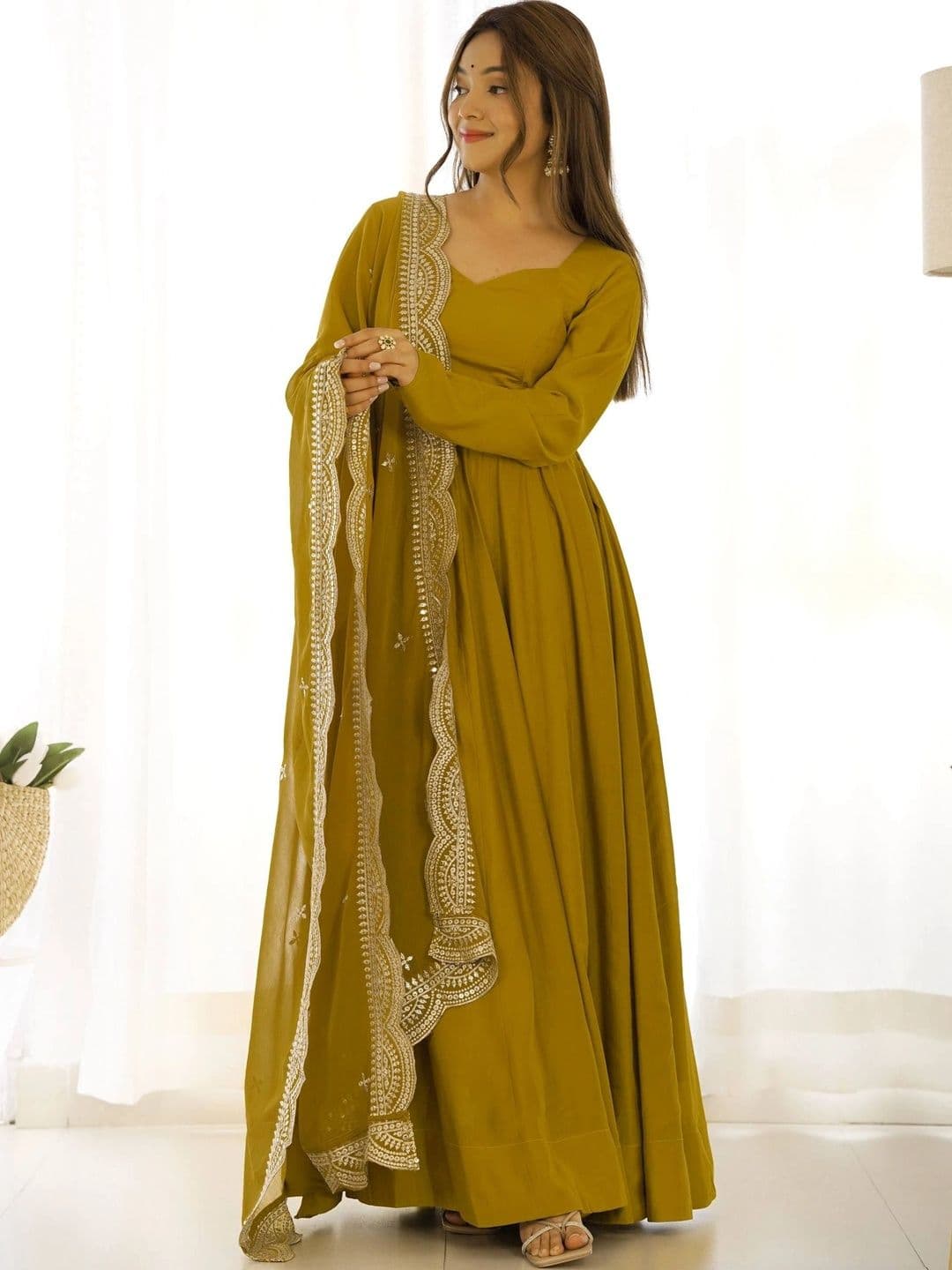 VASTRABELLA Women Regular Sequinned Chanderi Silk Kurta With Dupatta thumbnail 3