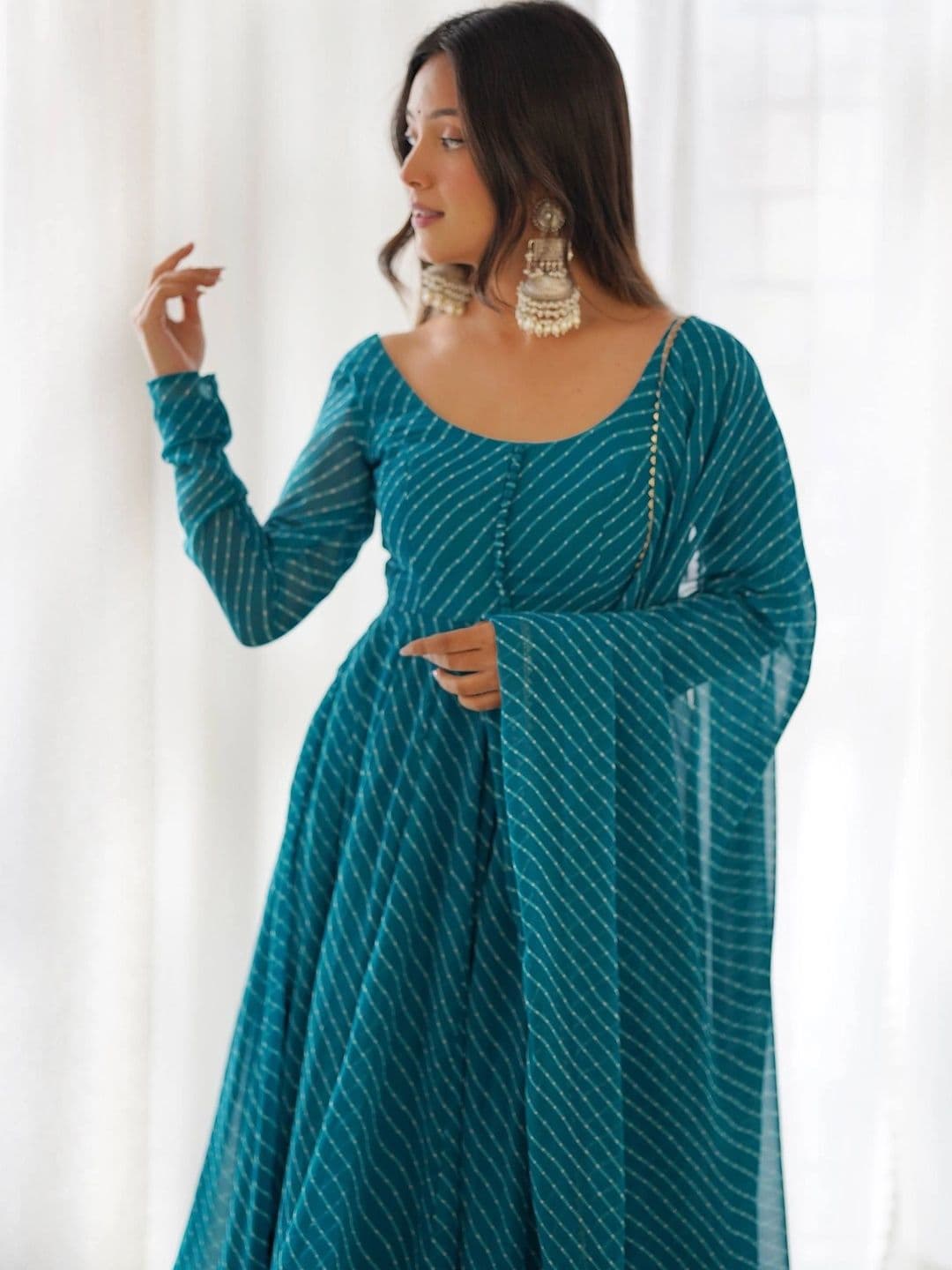 VASTRABELLA Women Printed Regular Kurta with Trousers & With Dupatta thumbnail 2