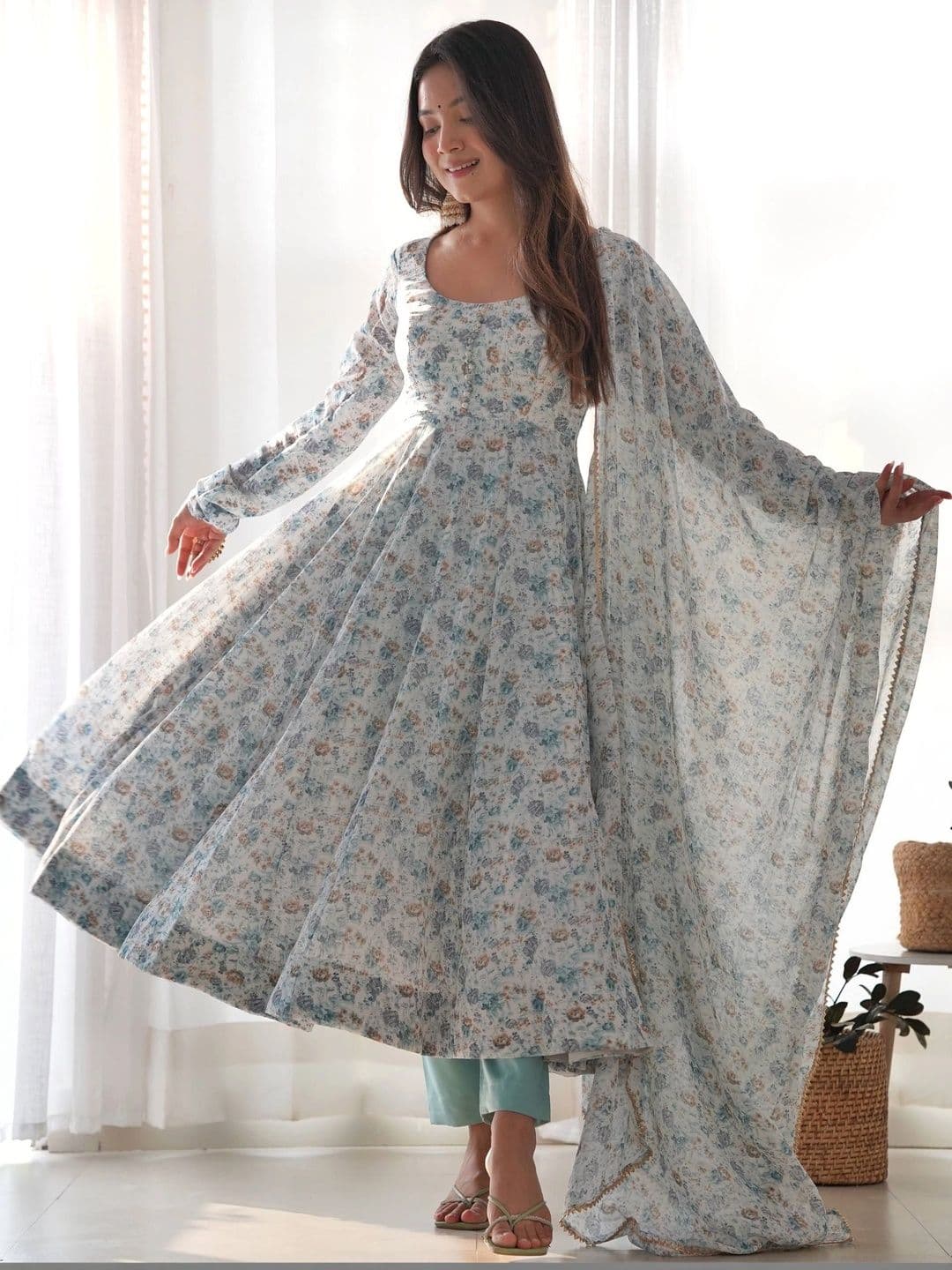 VASTRABELLA Women Floral Printed Regular Kurta with Trousers & With Dupatta thumbnail 4