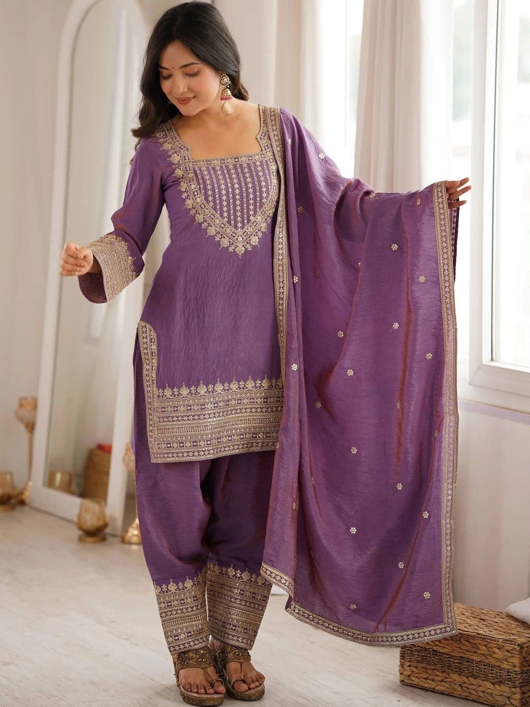 VASTRABELLA Women Ethnic Motifs Embroidered Regular Thread Work Kurta with Patiala & With Dupatta thumbnail 2