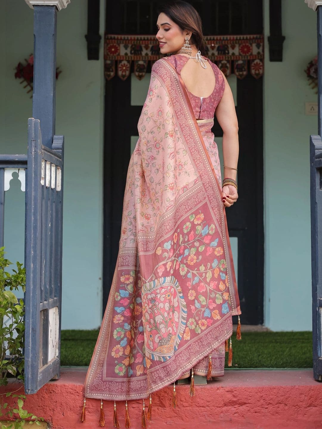 Suha Floral Art Silk Saree thumbnail 5