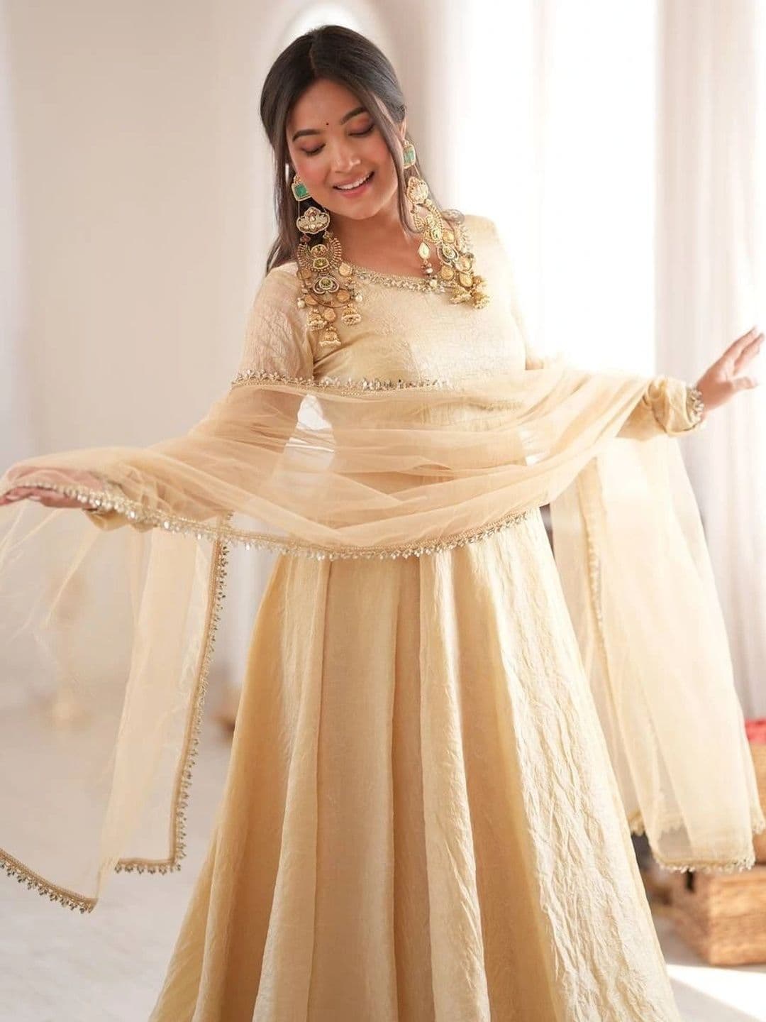 VASTRABELLA Women Empire Pure Silk Kurta with Pyjamas & With Dupatta thumbnail 7