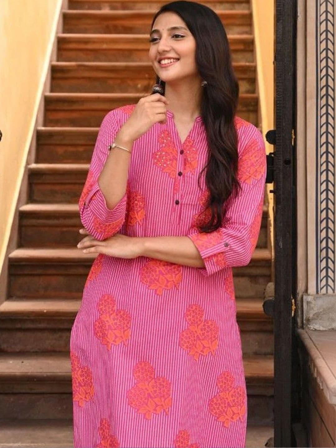 SAVI Women Ethnic Motifs Printed Regular Pure Cotton Kurta with Trousers thumbnail 5