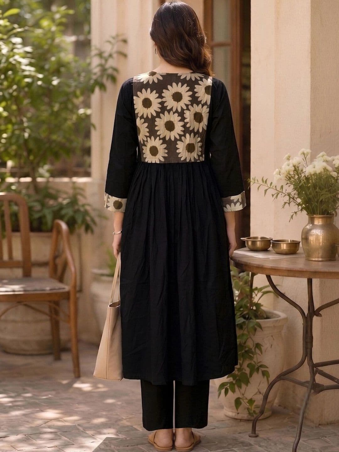 SKYLEE Women Floral Printed Empire Pure Cotton Kurta with Trousers thumbnail 2