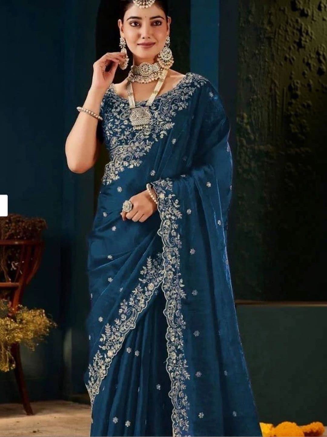 kantuba Floral Embroidered Art Silk Heavy Work Saree thumbnail 4