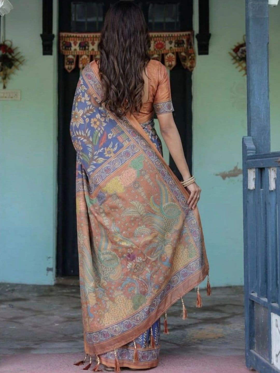 HOUSE OF PRANSHI Floral Linen Blend Jamdani Saree thumbnail 4