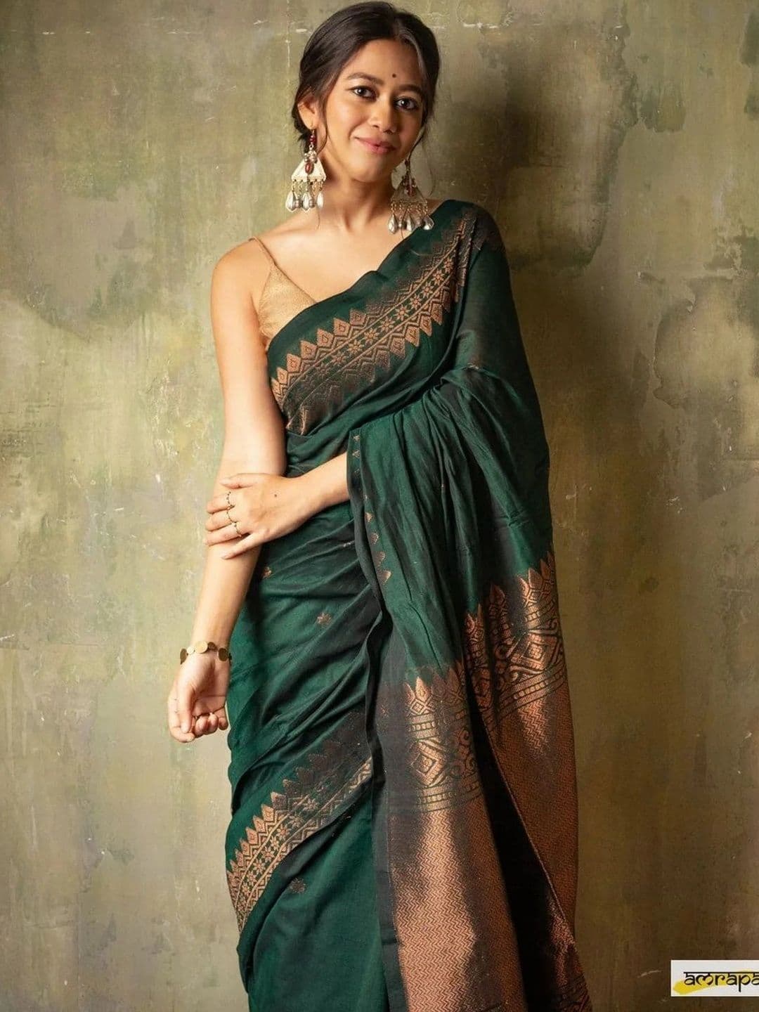 HERE&NOW Woven Design Zari Silk Blend Banarasi Saree thumbnail 4