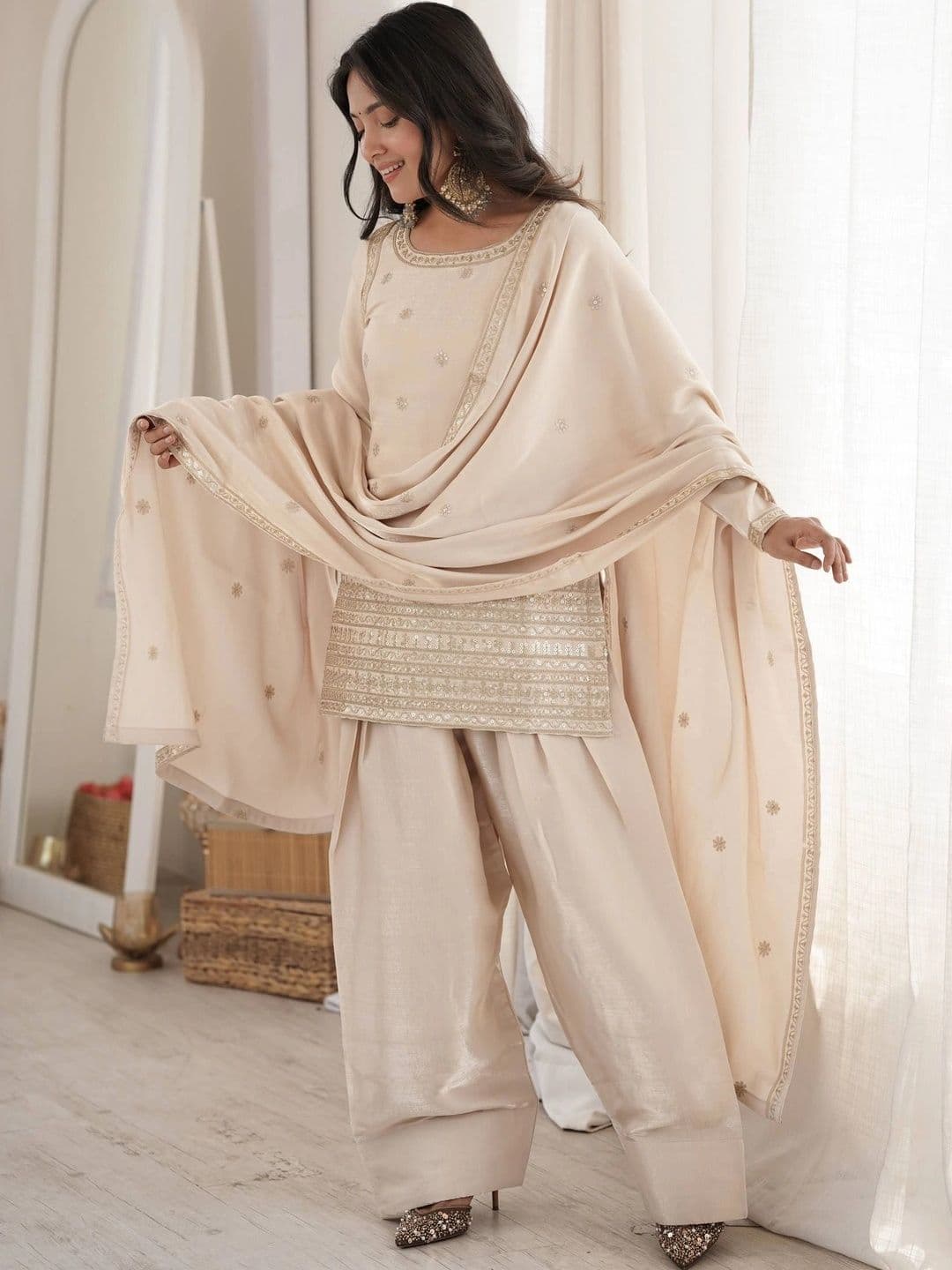 VASTRABELLA Women Ethnic Motifs Embroidered Regular Thread Work Kurta with Patiala & With Dupatta thumbnail 4