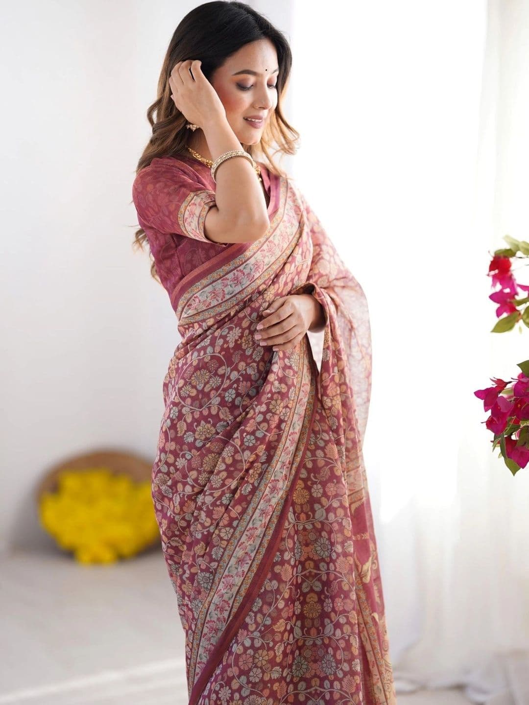 HOUSE OF PRANSHI Floral Linen Blend Jamdani Saree thumbnail 4