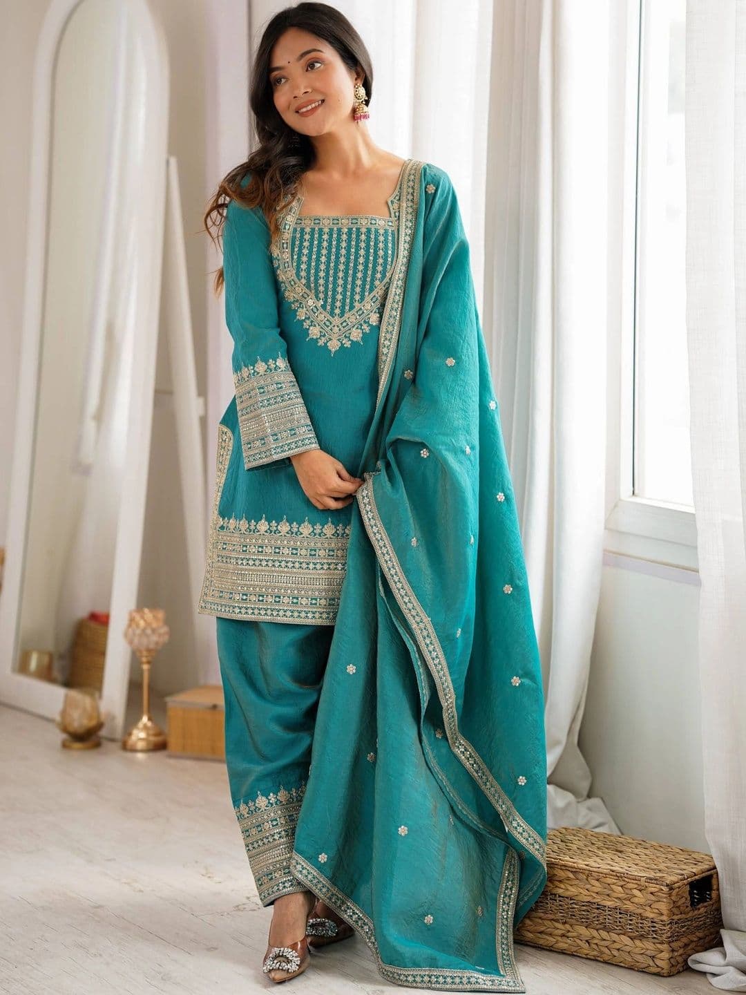 VASTRABELLA Women Ethnic Motifs Embroidered Regular Thread Work Kurta with Patiala & With Dupatta thumbnail 2