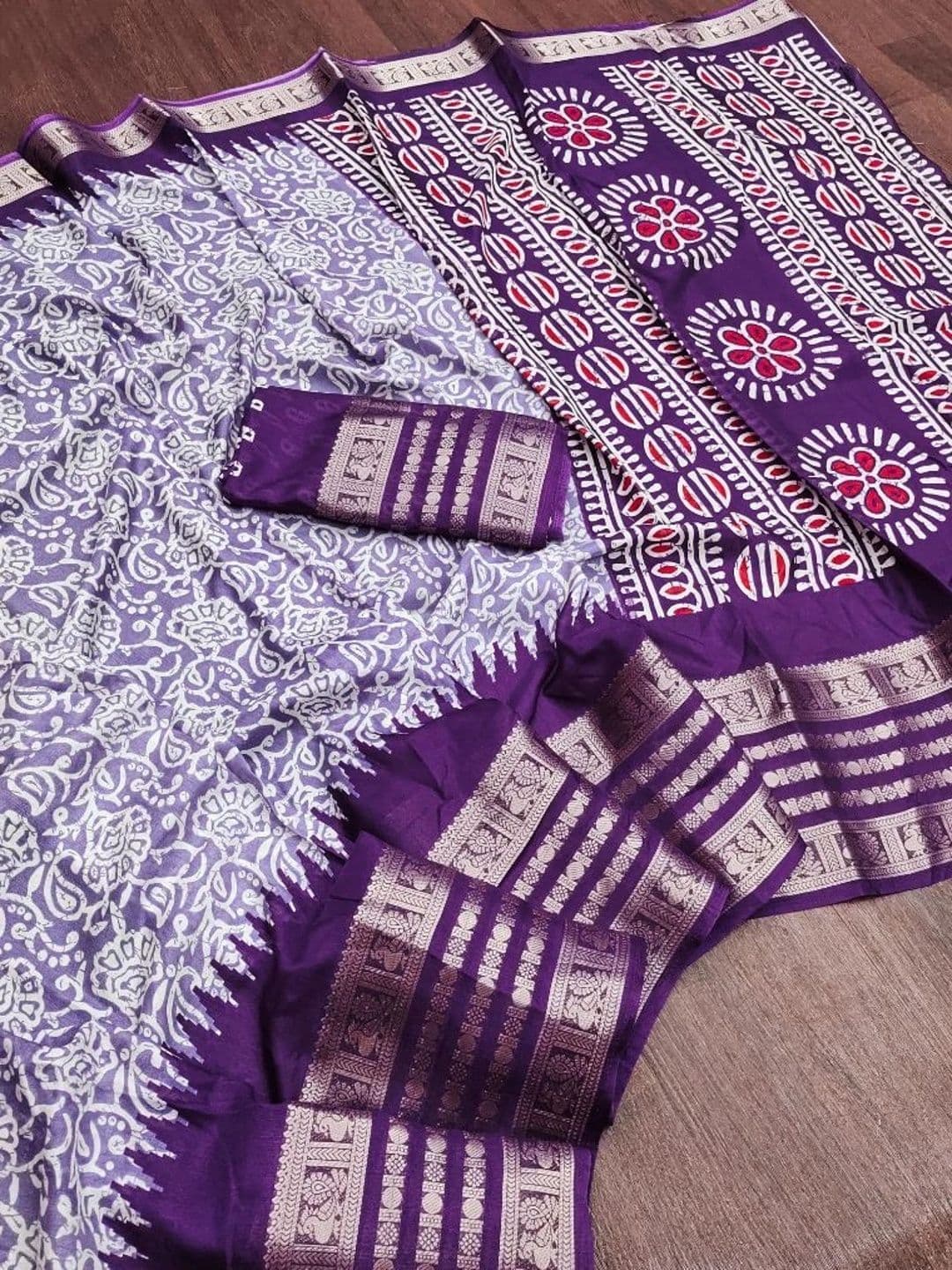 Owee Zari Silk Blend Designer Saree thumbnail 3