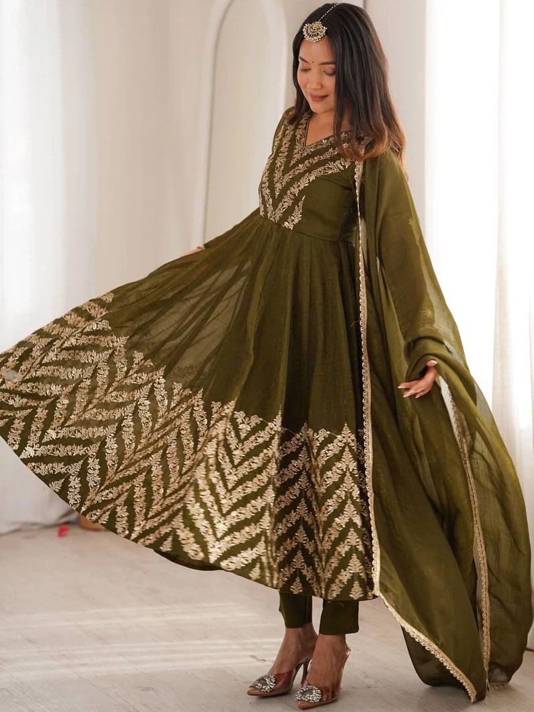 VASTRABELLA Women Ethnic Motifs Embroidered Tiered Thread Work Pure Silk Kurta with Trousers & With Dupatta thumbnail 6