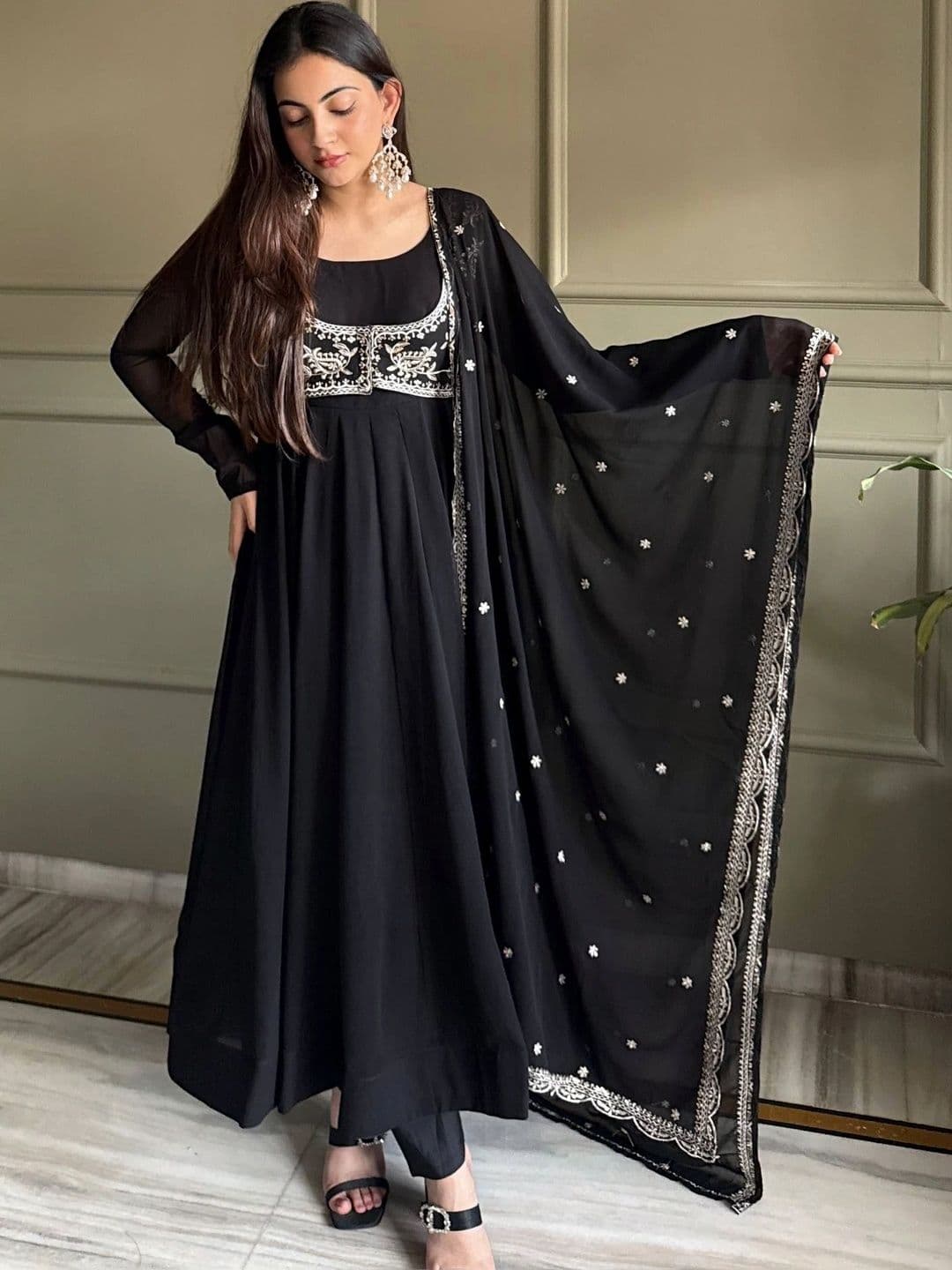 VASTRABELLA Women Ethnic Motifs Embroidered Regular Thread Work Kurta with Trousers & With Dupatta thumbnail 2