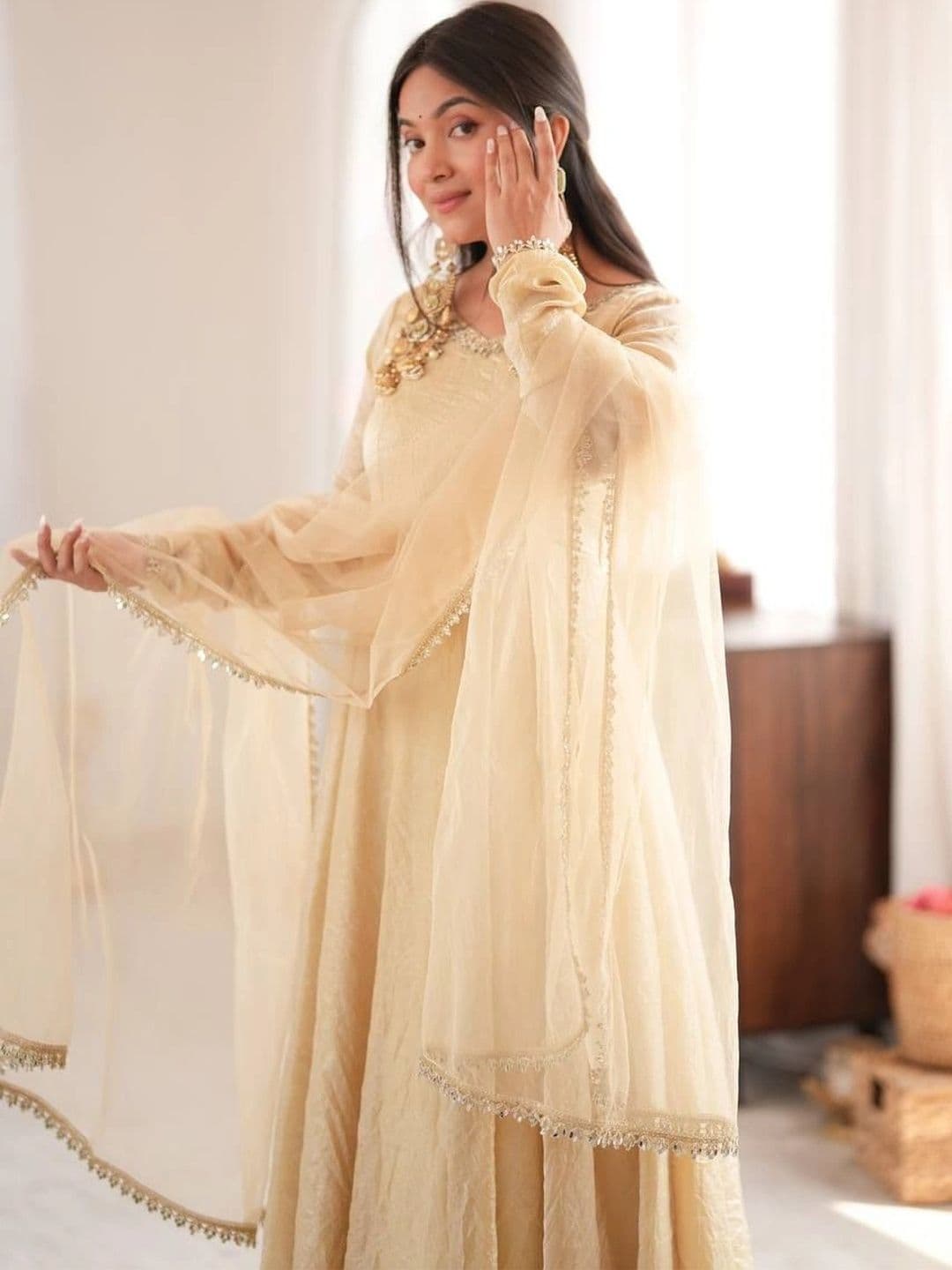 VASTRABELLA Women Empire Pure Silk Kurta with Pyjamas & With Dupatta thumbnail 4
