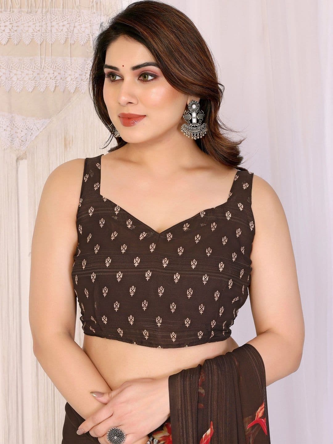 Owee Floral Zari Pure Chiffon Designer Saree thumbnail 3
