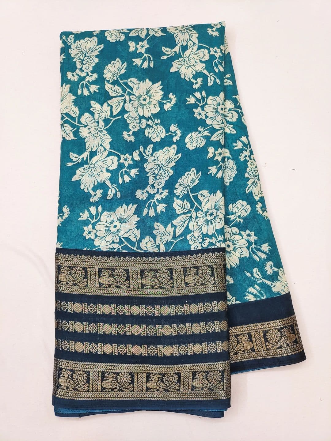 Owee Floral Zari Silk Blend Designer Saree thumbnail 3