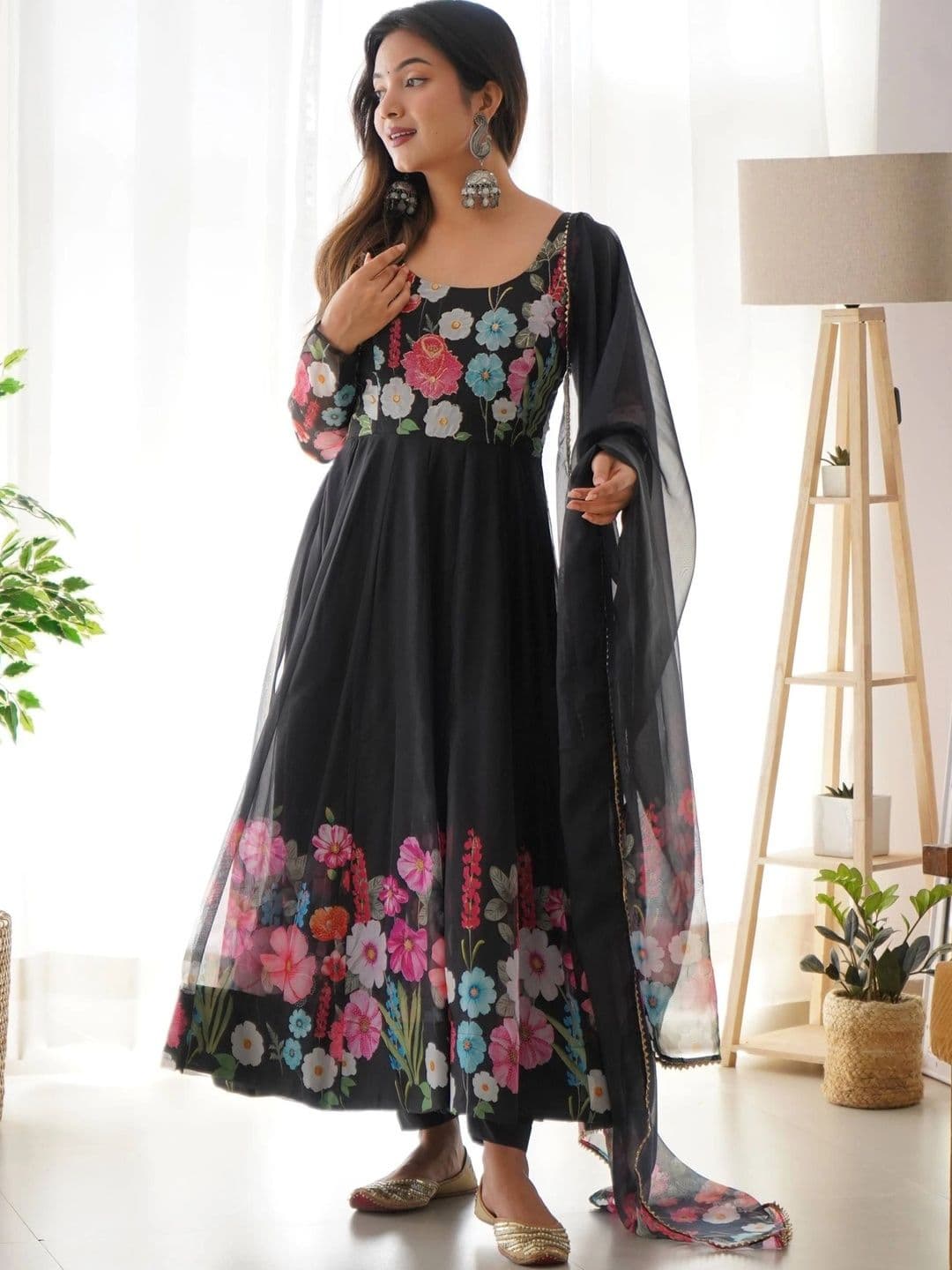 VASTRABELLA Women Floral Printed Regular Kurta with Trousers & With Dupatta thumbnail 2