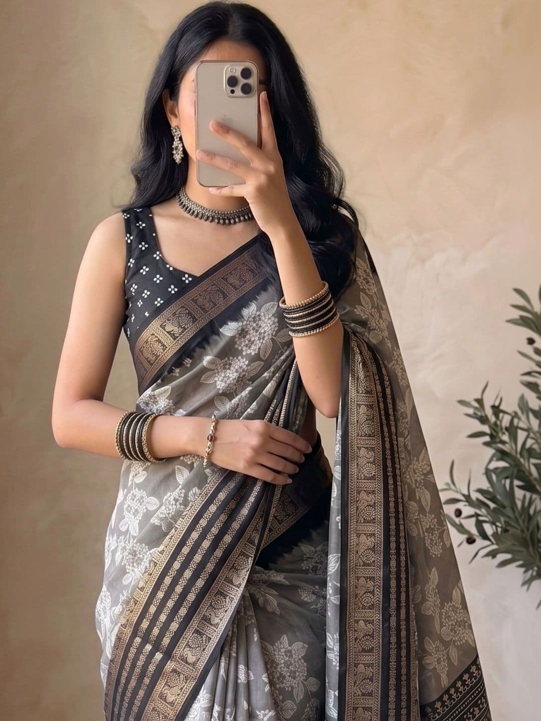 Owee Floral Zari Silk Blend Designer Saree - view 1