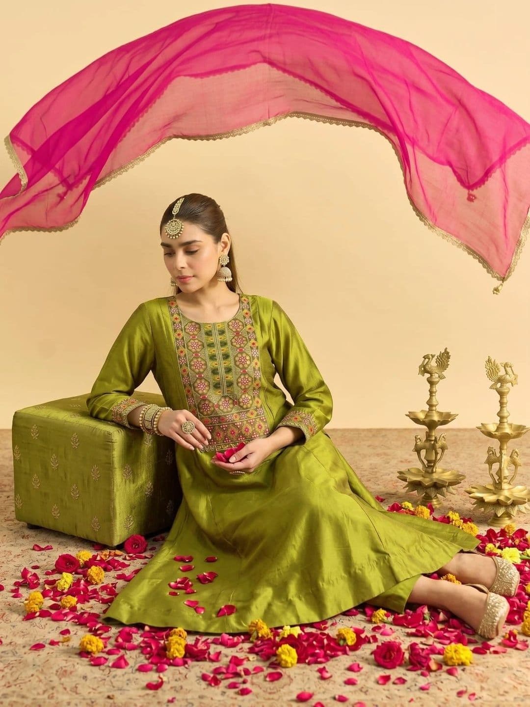 SMITSAREE Women Ethnic Motifs Embroidered Regular Thread Work Kurta with Trousers & With Dupatta thumbnail 5