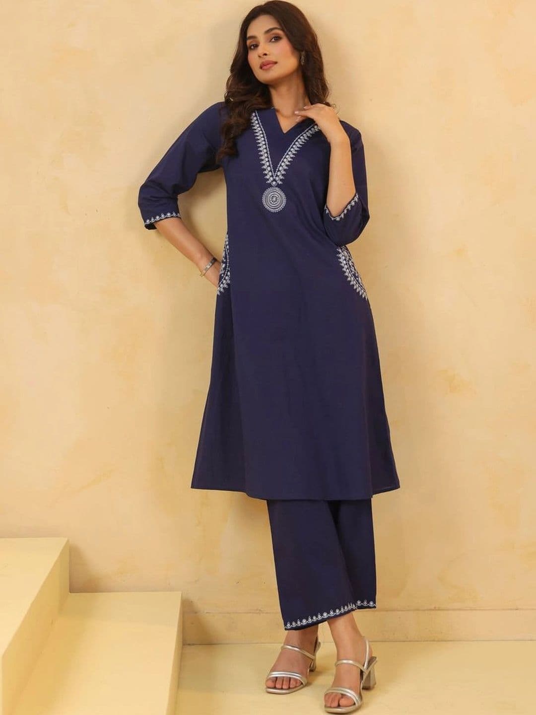 SAVI Women Ethnic Motifs Embroidered Regular Thread Work Pure Cotton Kurta with Trousers thumbnail 2