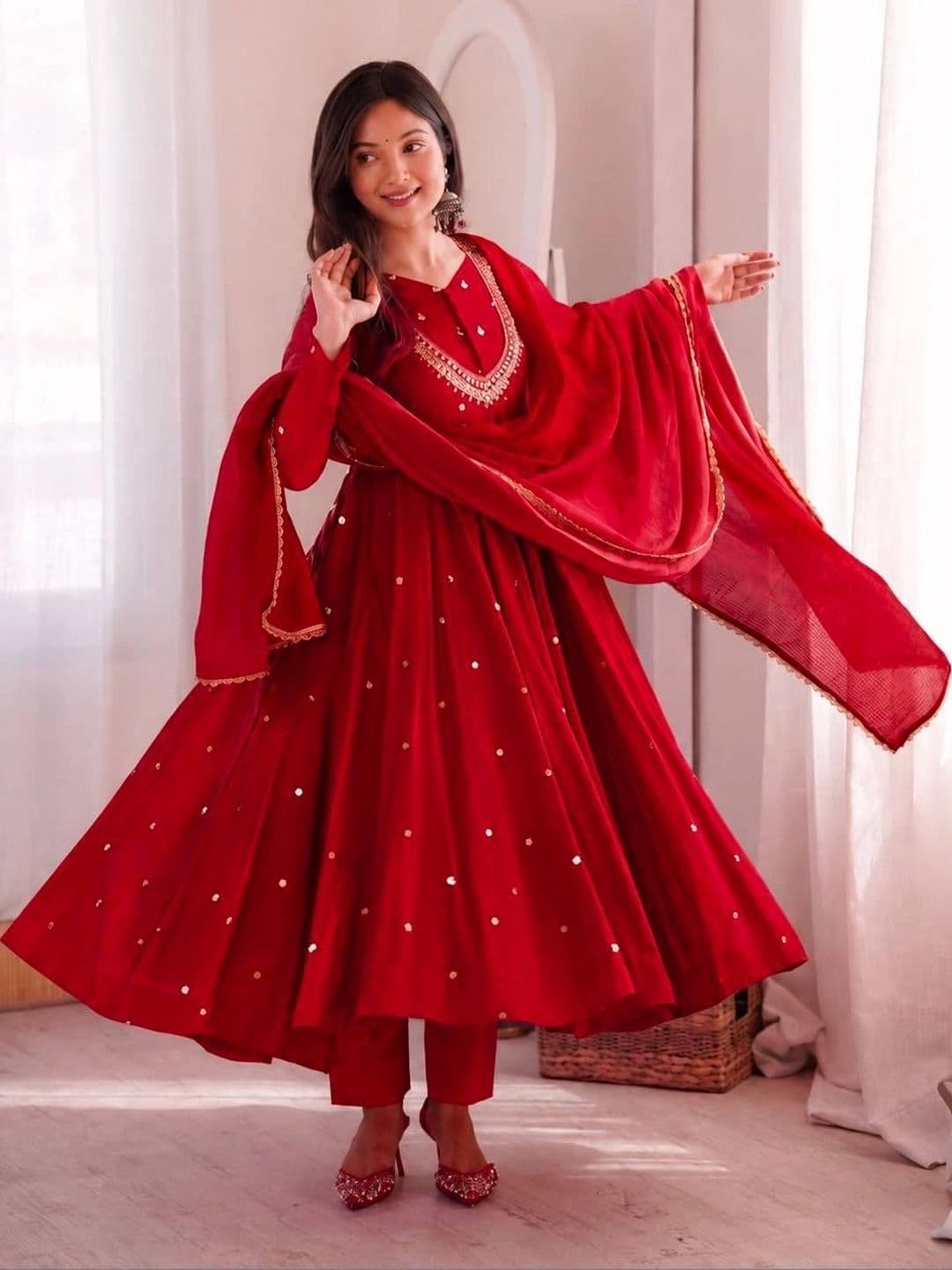 VASTRABELLA Women Regular Gotta Patti Kurta with Trousers & With Dupatta thumbnail 3