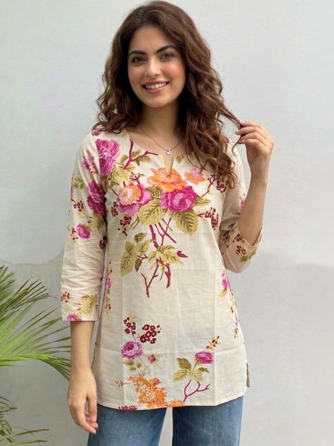 Zyla Women Floral Printed Floral Kurta thumbnail 2