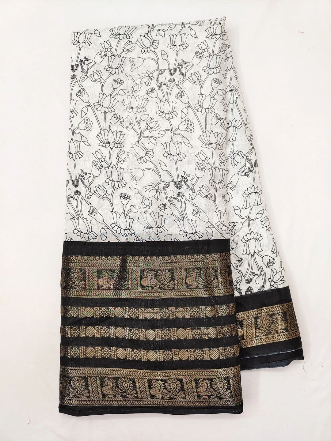 Owee Floral Zari Silk Blend Designer Saree thumbnail 3