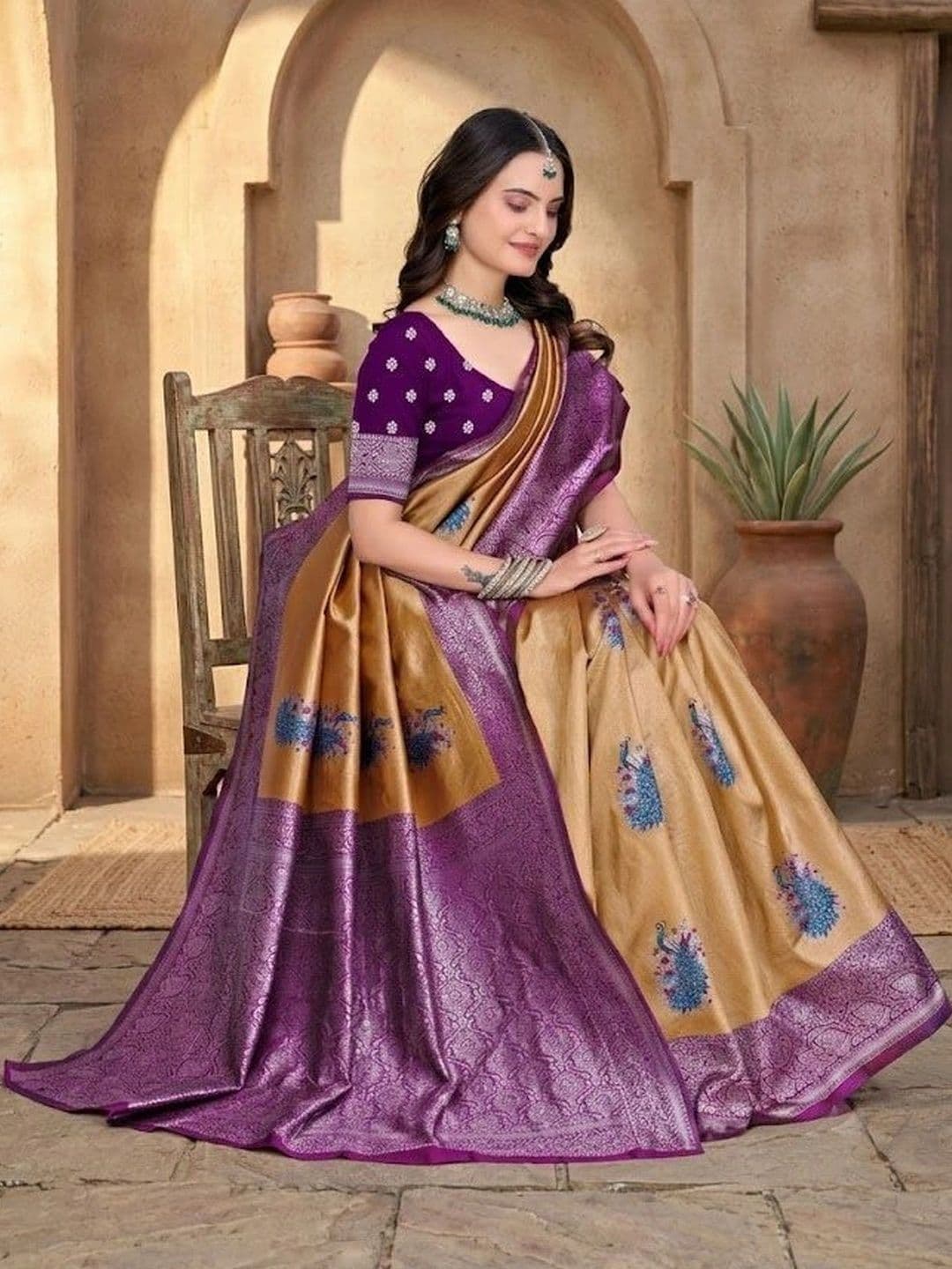 kantuba Floral Zardozi Art Silk Banarasi Saree thumbnail 5