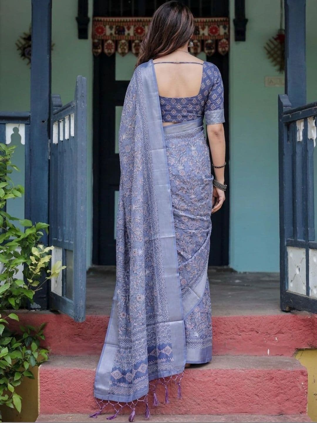 HOUSE OF PRANSHI Floral Linen Blend Jamdani Saree thumbnail 4