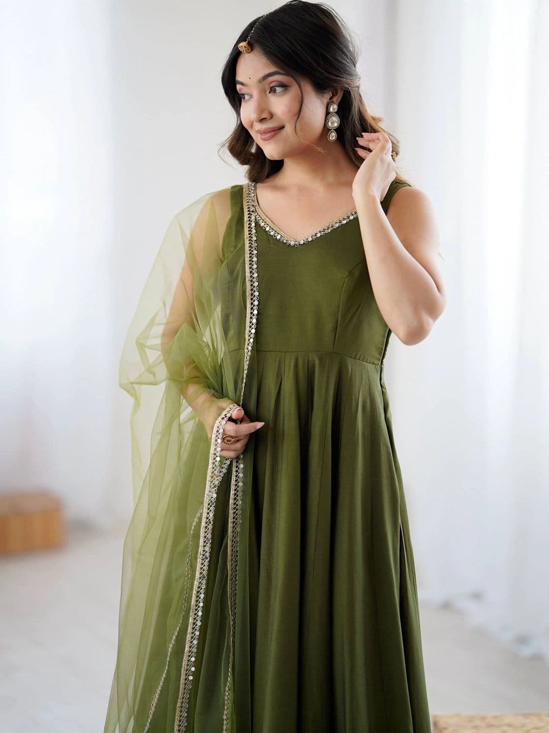 VASTRABELLA Women Empire Gotta Patti Chanderi Silk Kurta with Trousers & With Dupatta thumbnail 7