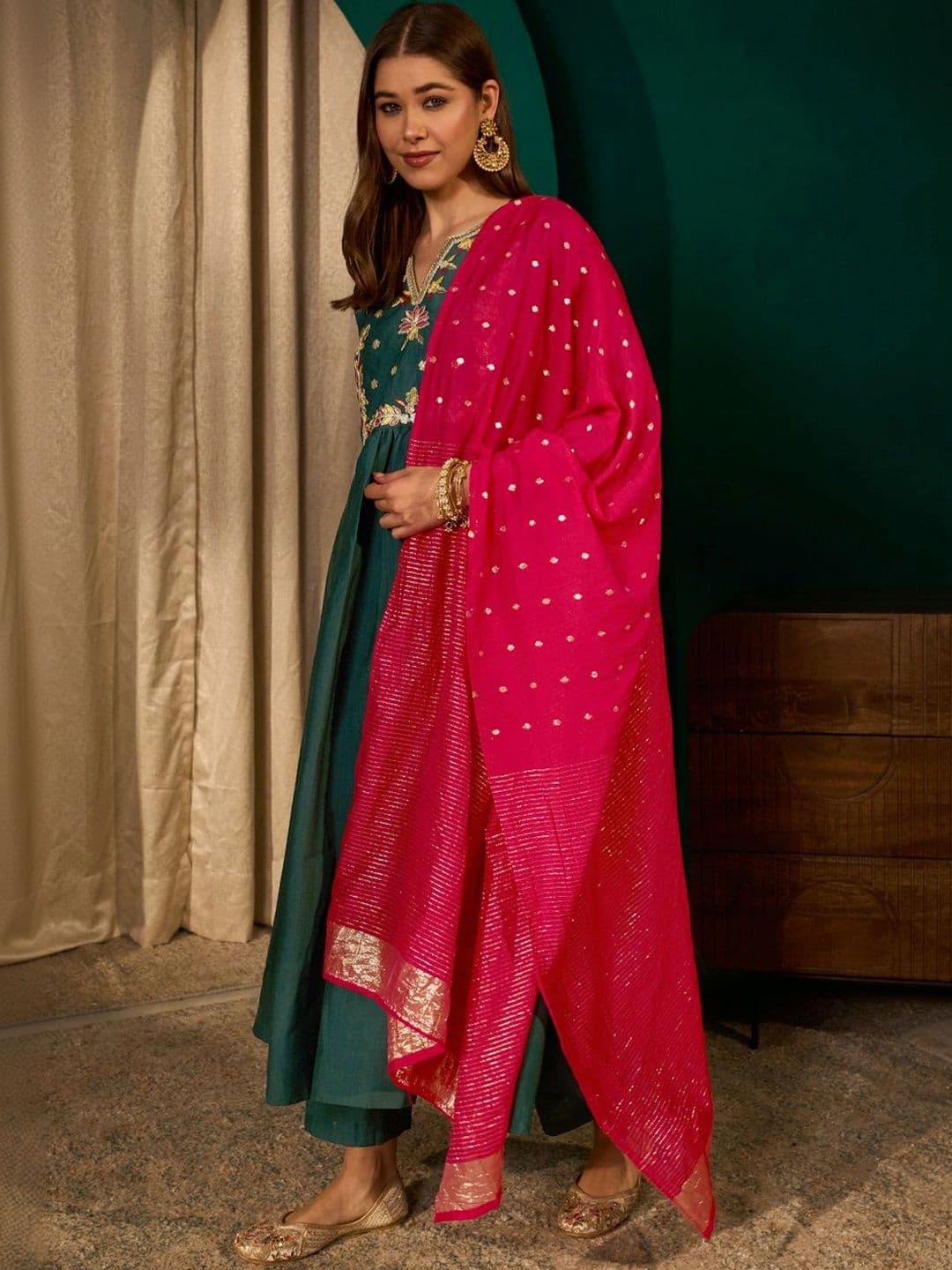 SMITSAREE Women Ethnic Motifs Embroidered Empire Thread Work Kurta with Trousers & With Dupatta thumbnail 4