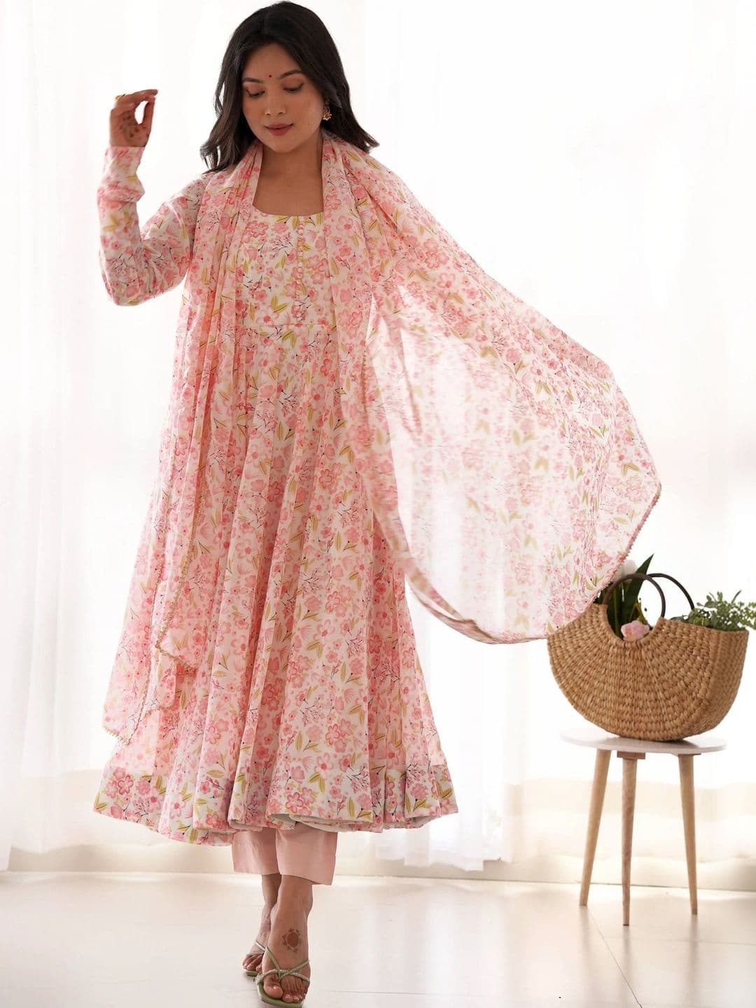 VASTRABELLA Women Floral Printed Regular Kurta with Trousers & With Dupatta thumbnail 4