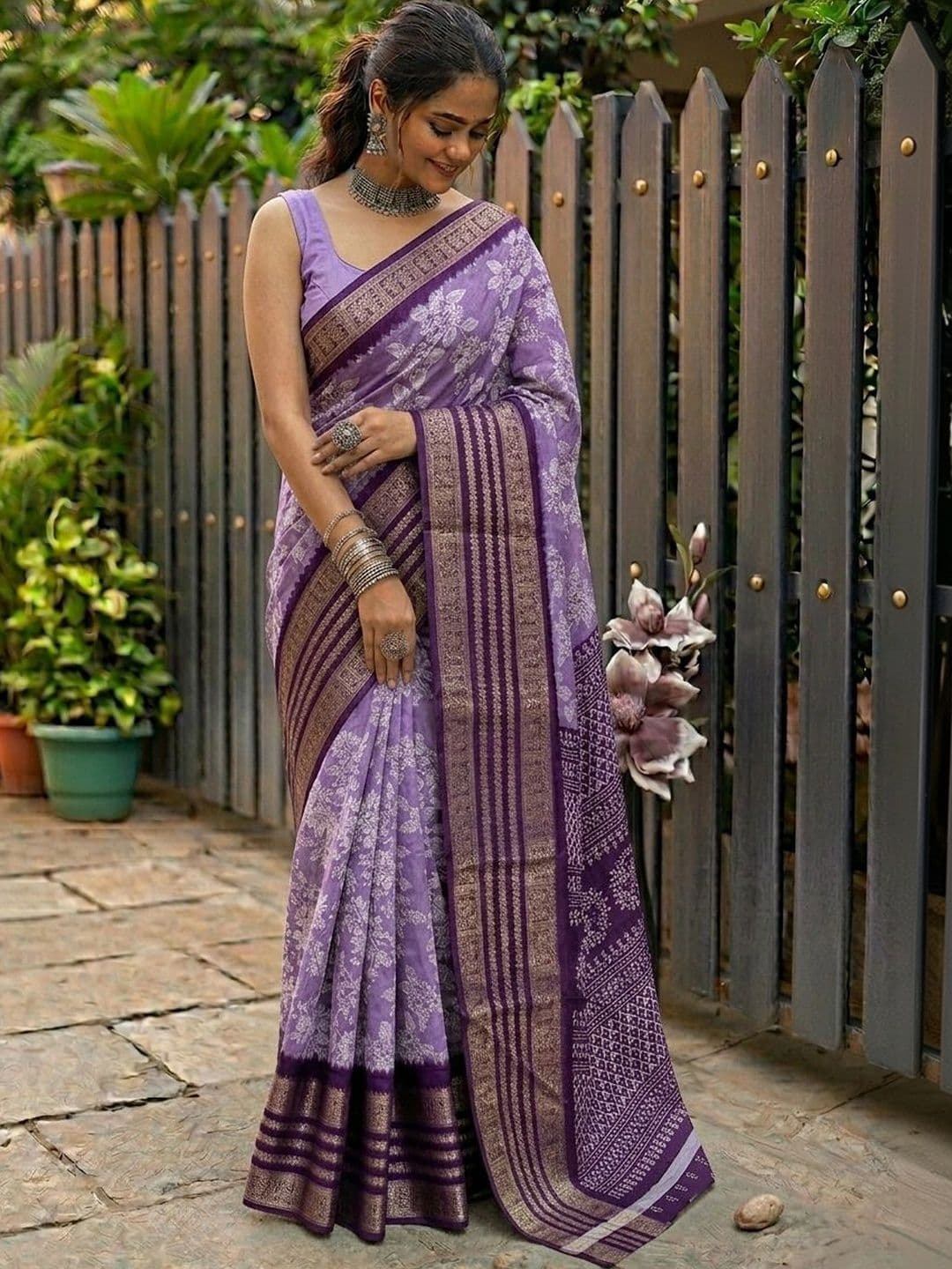 Owee Floral Zari Silk Blend Designer Saree - view 1