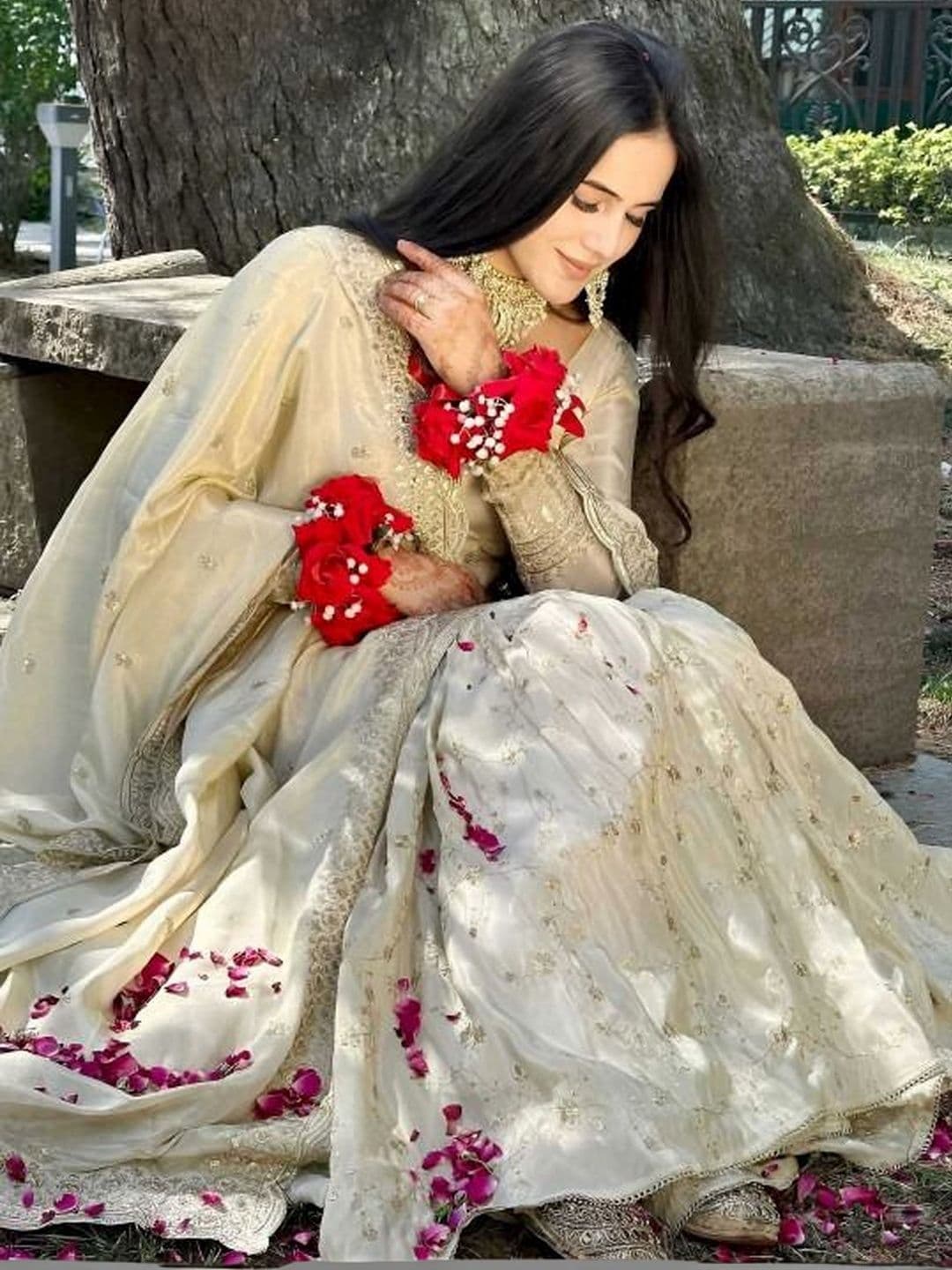 HAMSIKA Women Ethnic Motifs Embroidered Regular Sequinned Kurta with Sharara & With Dupatta thumbnail 3