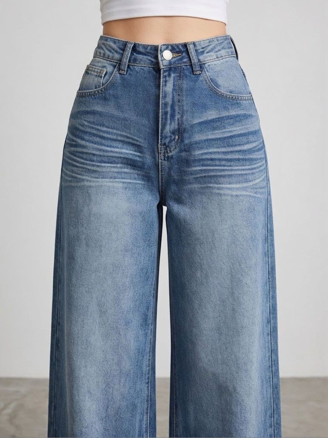 Suo Women Wide Leg Mid-Rise Light Fade Jeans thumbnail 7