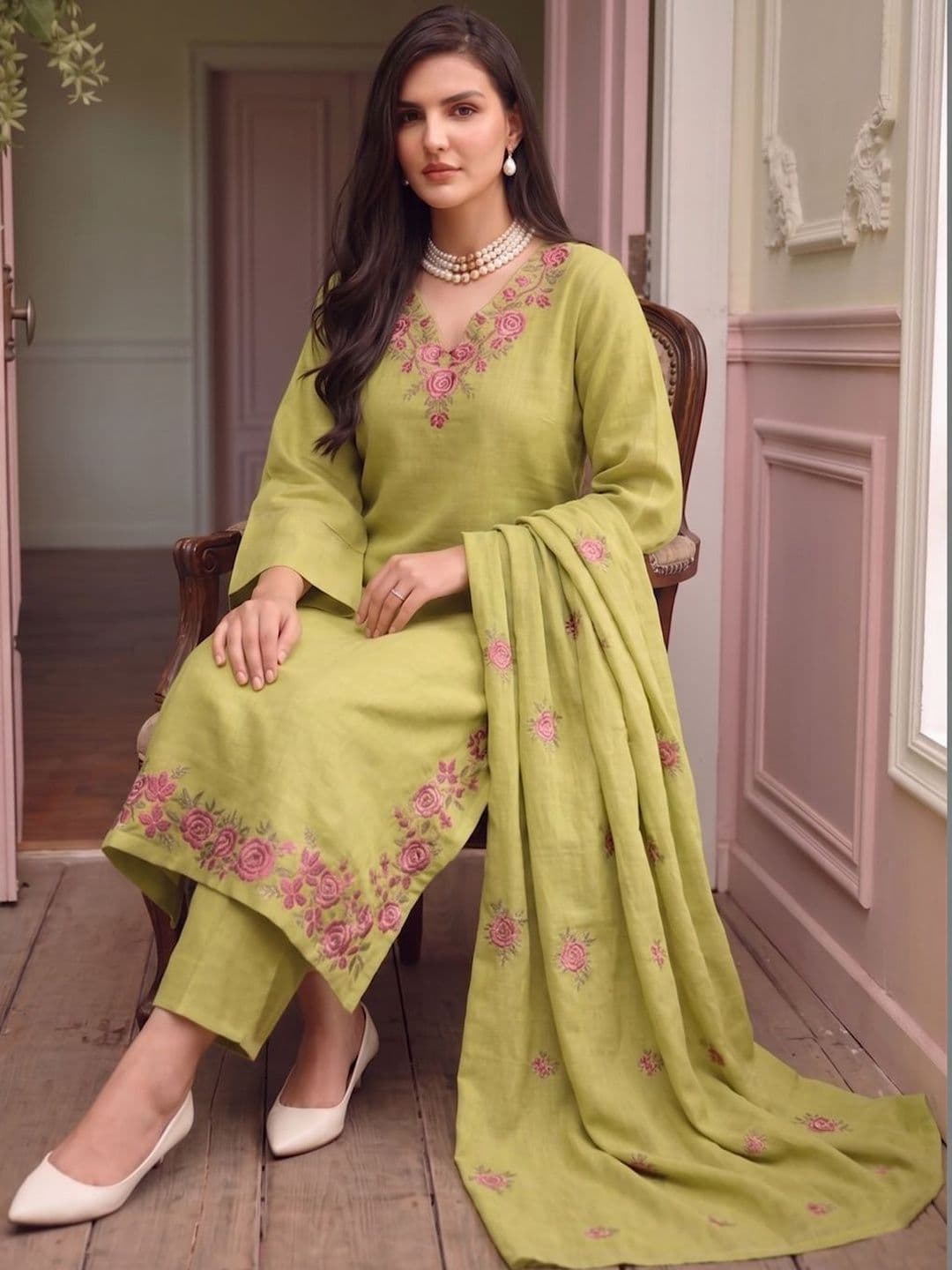 SZN Women Floral Embroidered Regular Thread Work Kurta with Trousers & With Dupatta thumbnail 2
