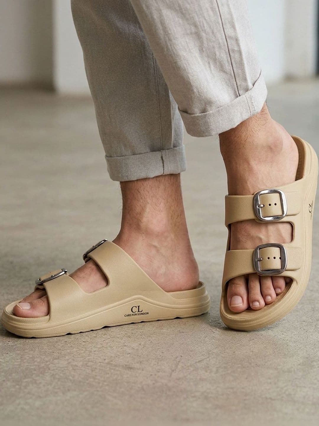 Carlton London Men Solid Regular Sliders thumbnail 4