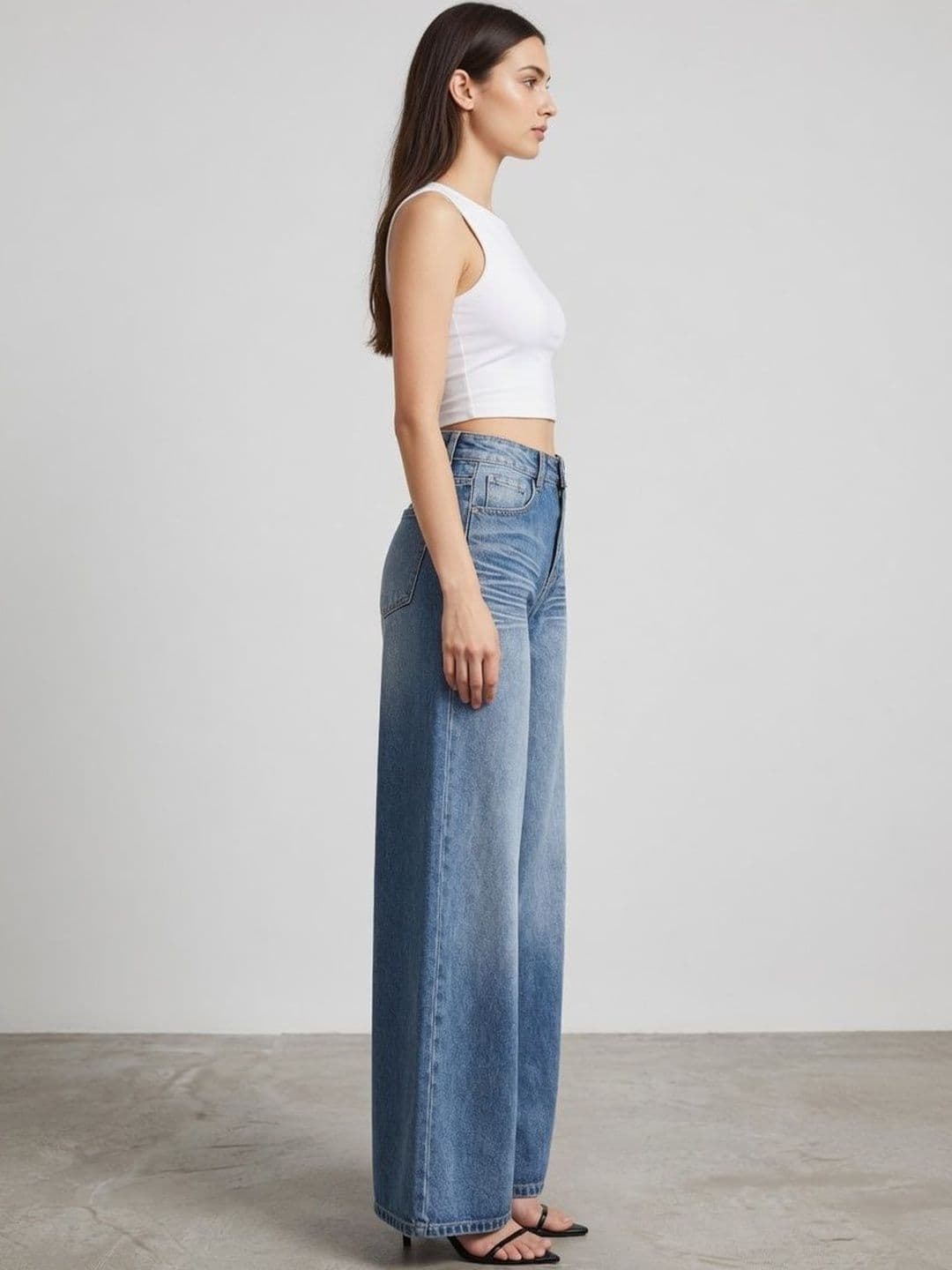 Suo Women Wide Leg Mid-Rise Light Fade Jeans thumbnail 6