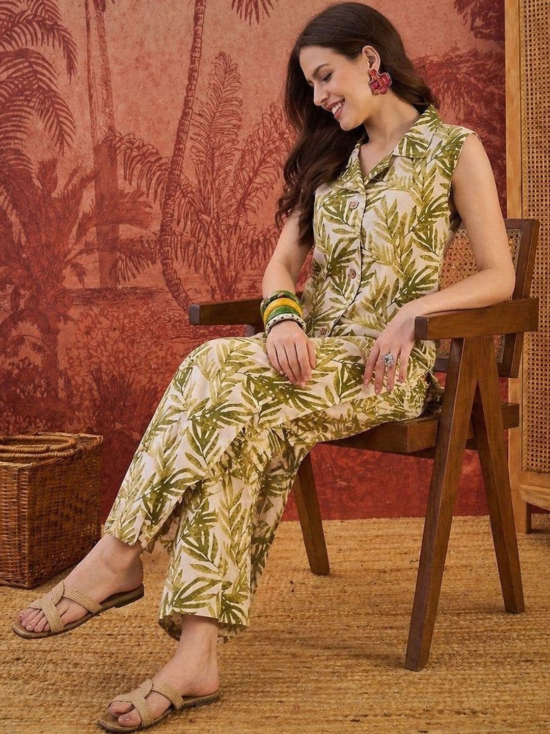 Sangria Women Printed Shirt Collar Button Detailing Kurta Set thumbnail 6