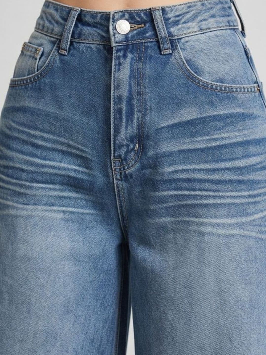 Suo Women Wide Leg Mid-Rise Light Fade Jeans thumbnail 4