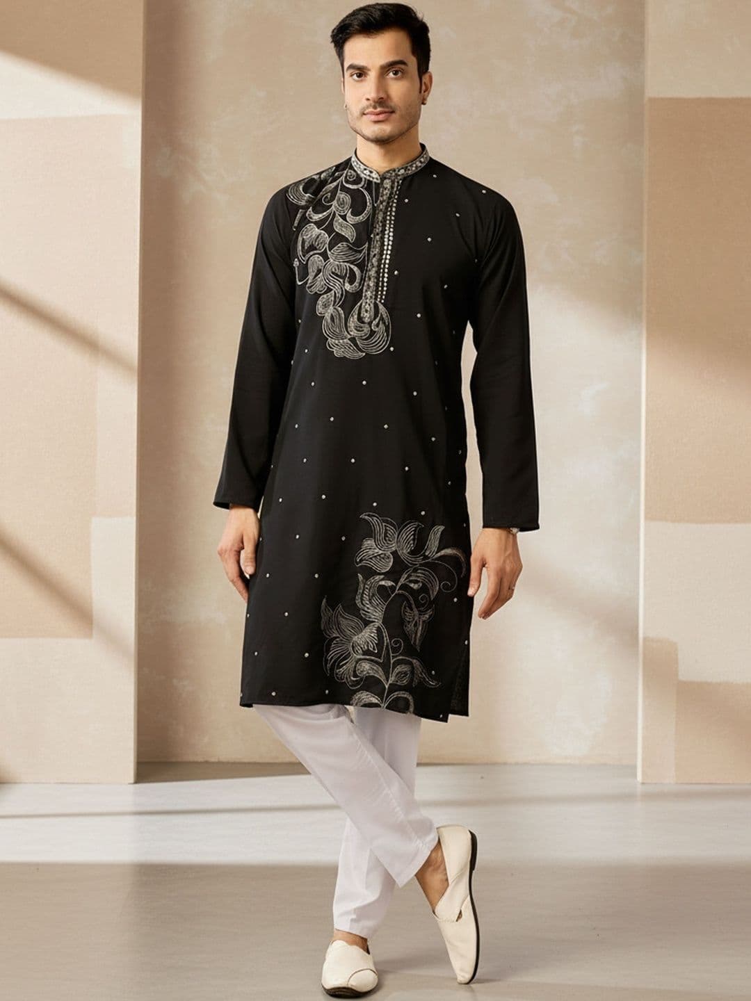 RANGRAAG Men Embroidered Thread Work Kurta thumbnail 7