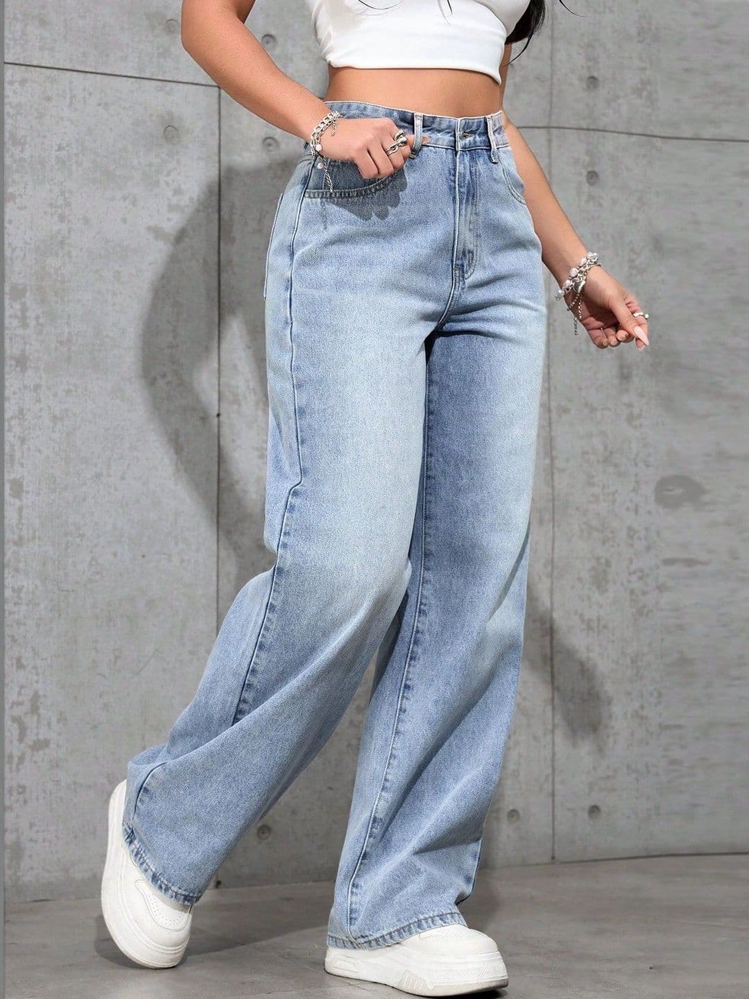 Glossia Women Comfort Straight Fit High-Rise Light Fade Acid Wash Stretchable Jeans thumbnail 4