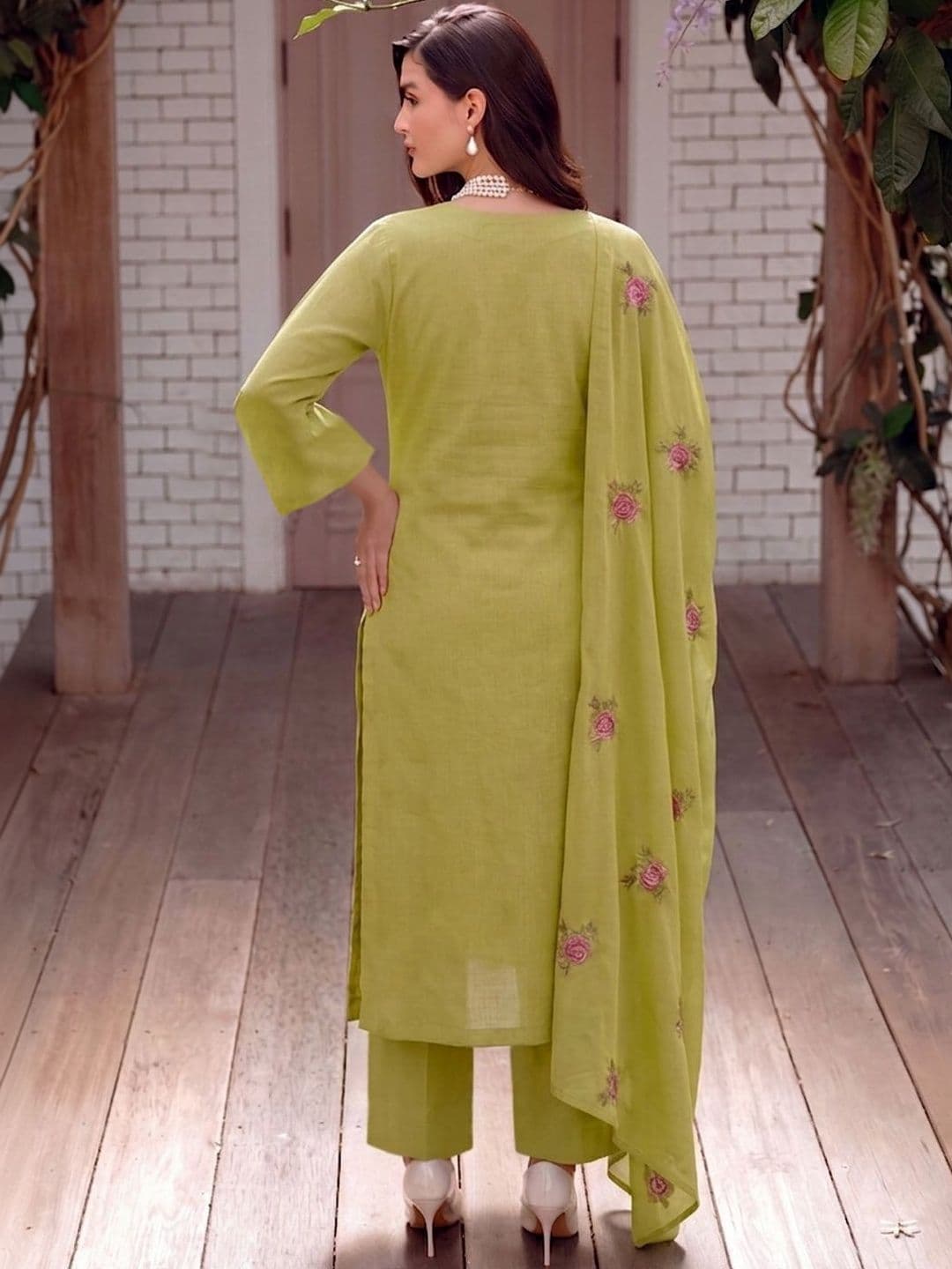 SZN Women Floral Embroidered Regular Thread Work Kurta with Trousers & With Dupatta thumbnail 3