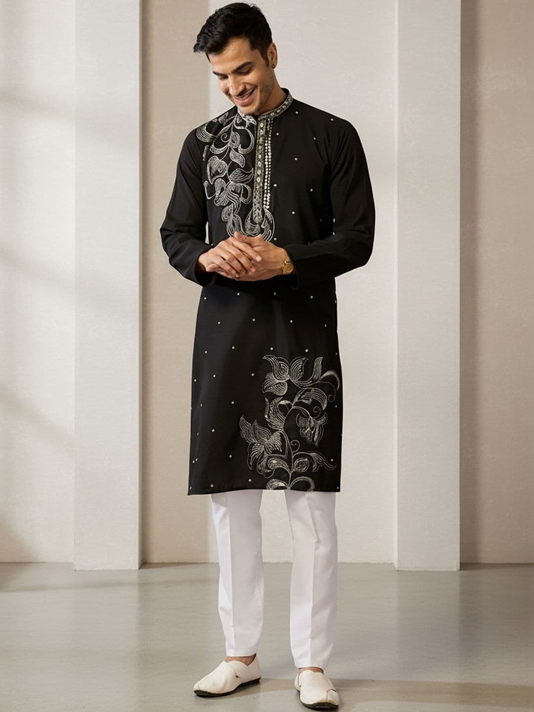 RANGRAAG Men Embroidered Thread Work Kurta thumbnail 3