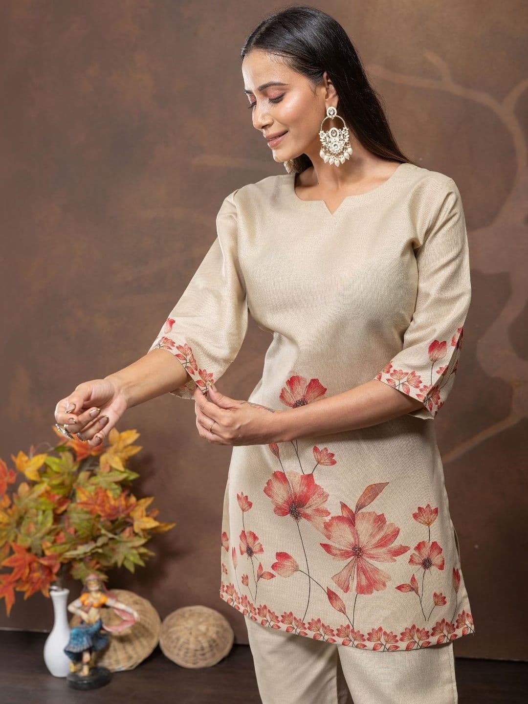 HOUSE OF DORAS Women Floral Printed Regular Kurta with Trousers thumbnail 6