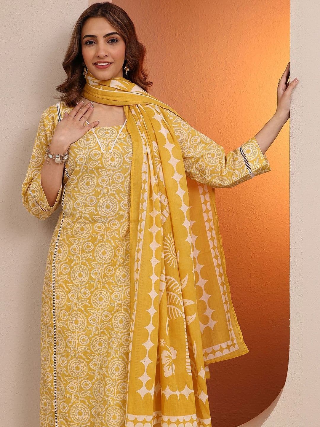Libas Women Ethnic Motifs Printed Regular Kurta with Trousers & With Dupatta thumbnail 7
