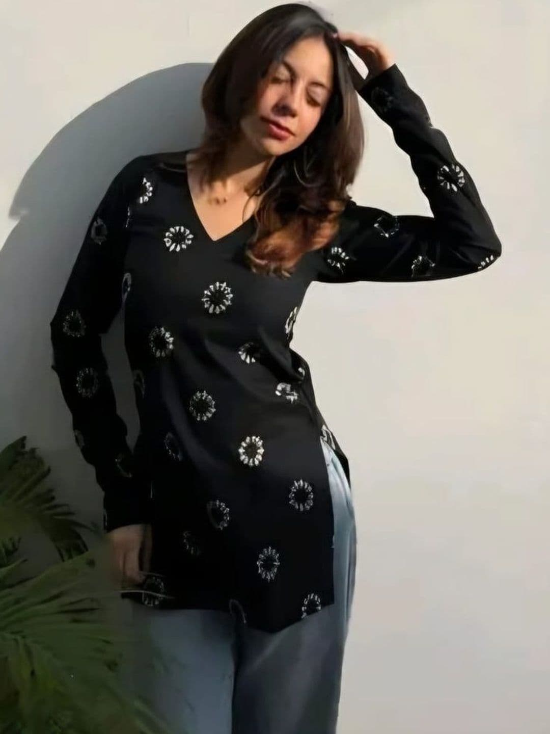 Chasvi Floral Printed V-Neck Kurti thumbnail 3
