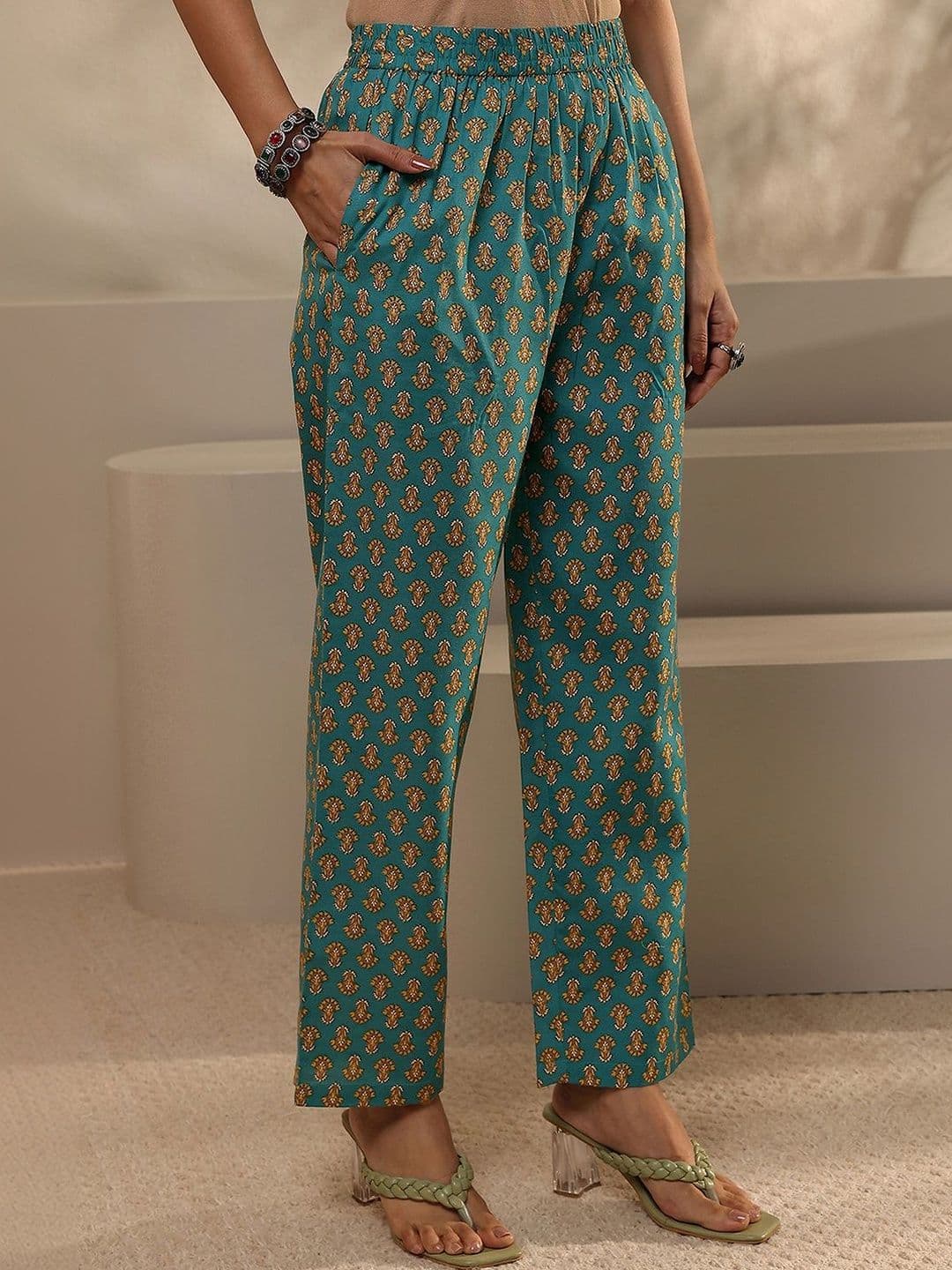 Gerua By Libas Women Floral Printed Regular Thread Work Kurta with Trousers & With Dupatta thumbnail 6