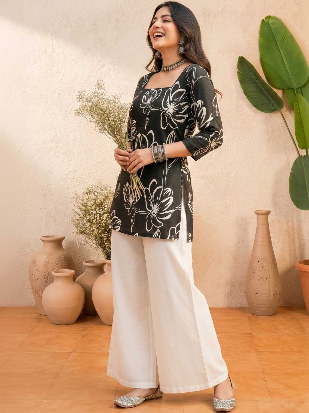 Sangria Floral Printed Pure Cotton Square Neck Straight Kurtis thumbnail 2