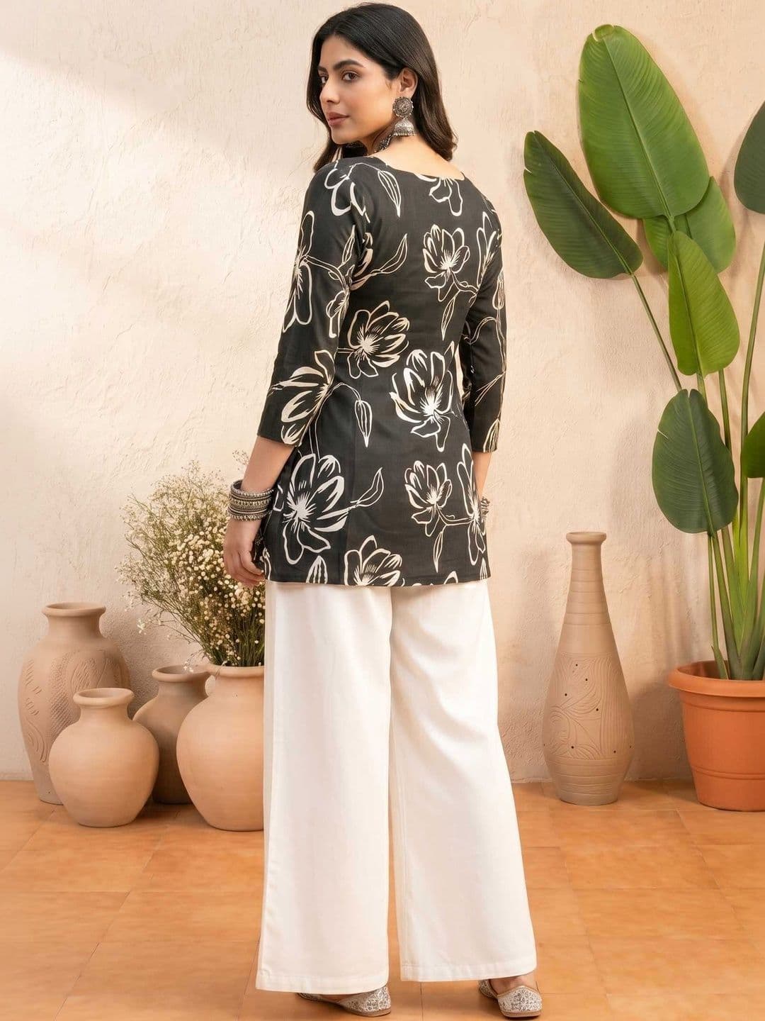 Sangria Floral Printed Pure Cotton Square Neck Straight Kurtis thumbnail 4